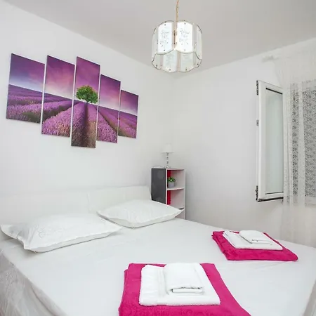 Appartamento Ap Marijana Omiš Esterno foto